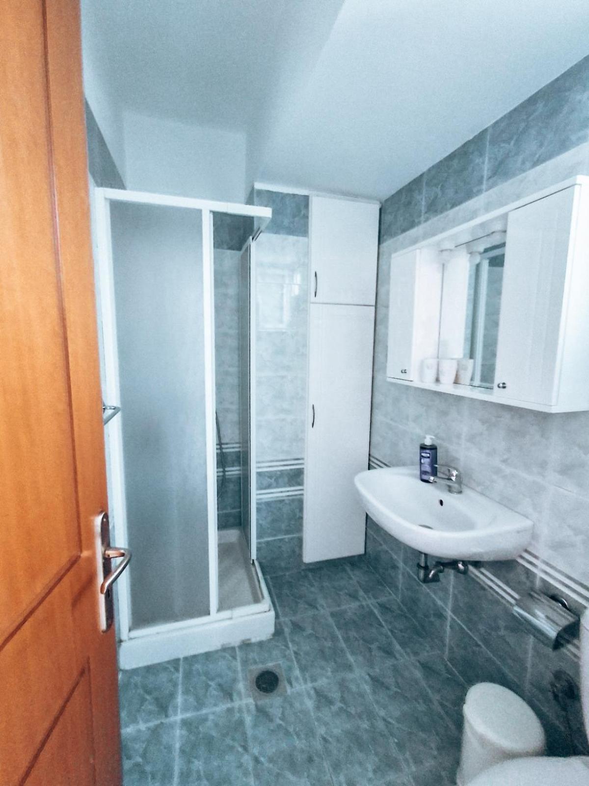 Aqua Blue Apartment *