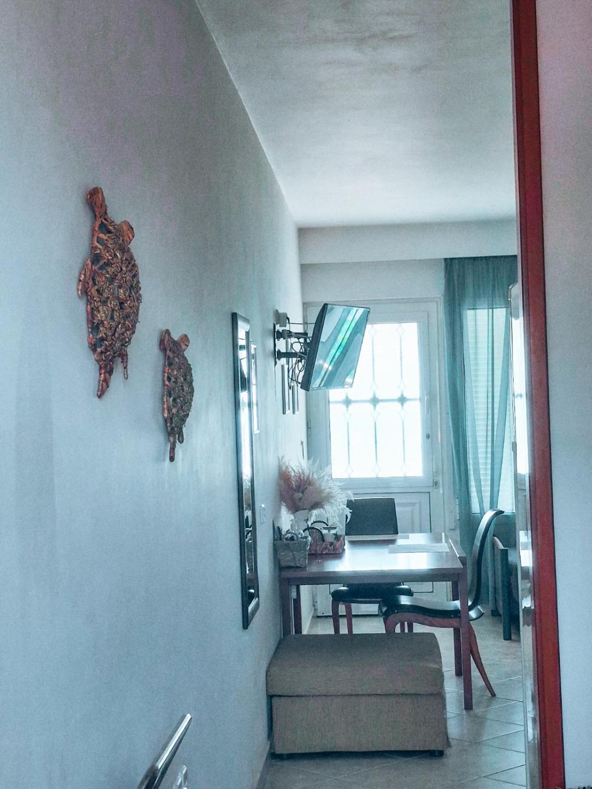 Aqua Blue Apartment *